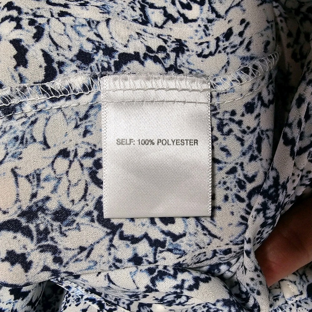 Rose + Olive Womens 1X Blue White Floral Button Up Top Lightweight Smocked - Picture 9 of 9